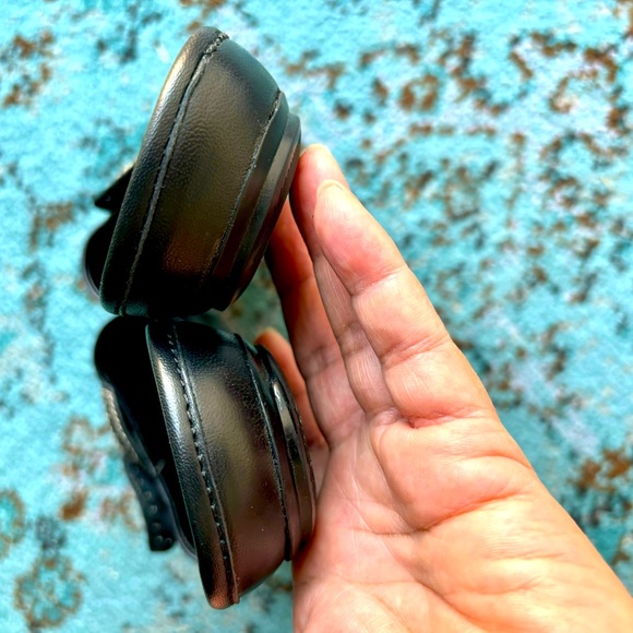 B MAKOWSKY Black Leather Womens Slip On Sandals size 9W Floral Design - Picture 5 of 7